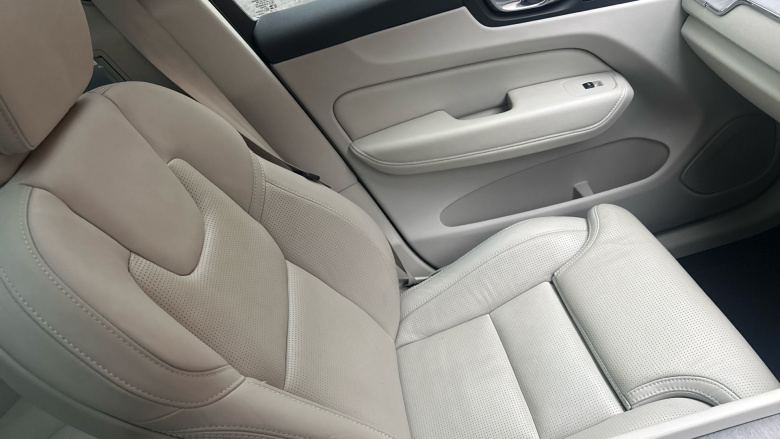 Volvo XC60 2.0 B5P Ultimate Dark 5dr AWD Geartronic Petrol Estate